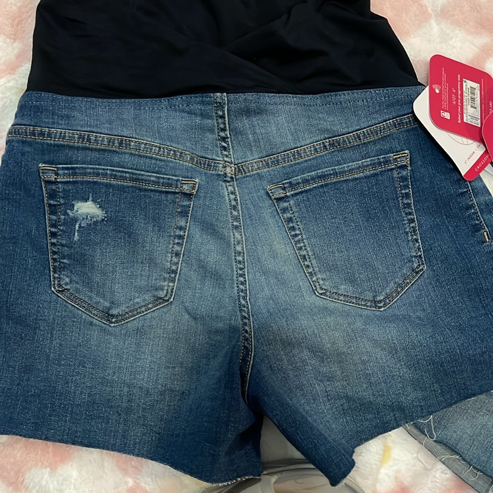 NWT Isabel Maternity Jean shorts - Picture 3 of 4